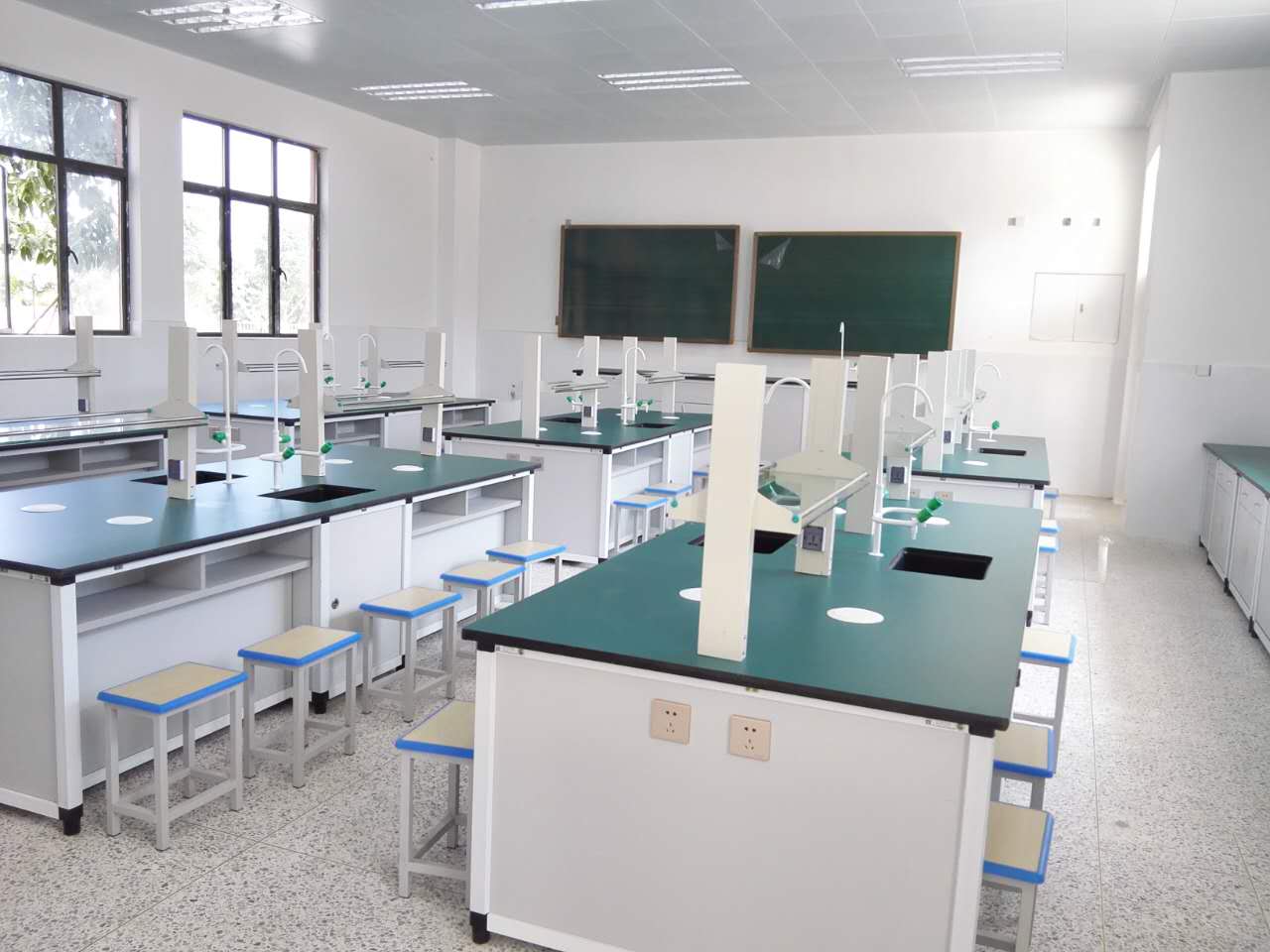 化學(xué)實驗室（鋁木）