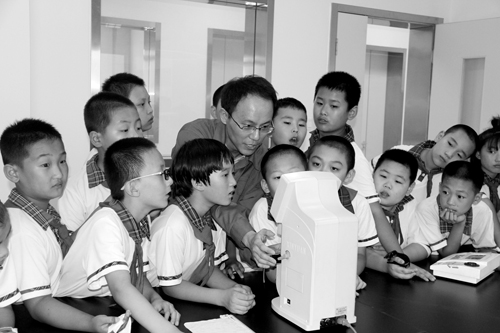 小學生走進國家石油裝備產(chǎn)品質(zhì)檢中心（山東）實驗室