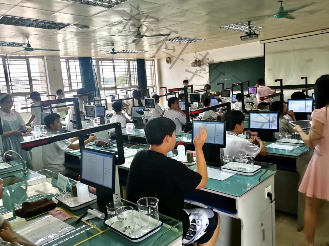 <a href='http://www.bcmwl.com/' target='1' style='font-size:14px; font-weight:bold; color:#0080ff;'>物理實(shí)驗(yàn)室</a>考試系統(tǒng)