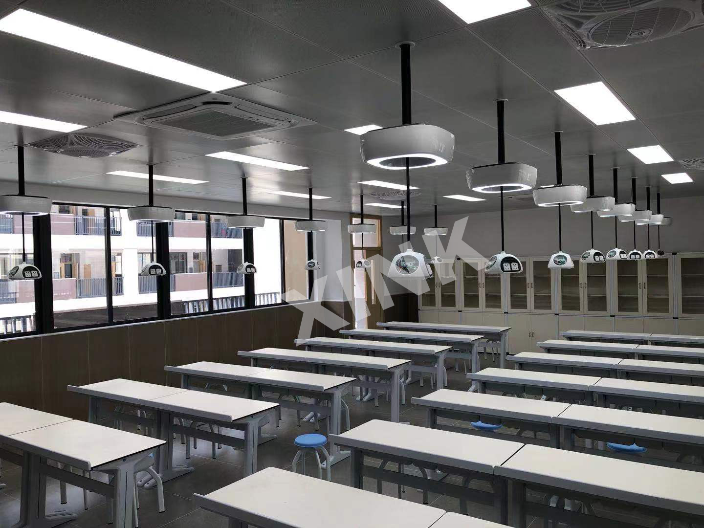 吊裝<a href='http://www.bcmwl.com/' target='1' style='font-size:14px; font-weight:bold; color:#0080ff;'>物理實(shí)驗(yàn)室</a>