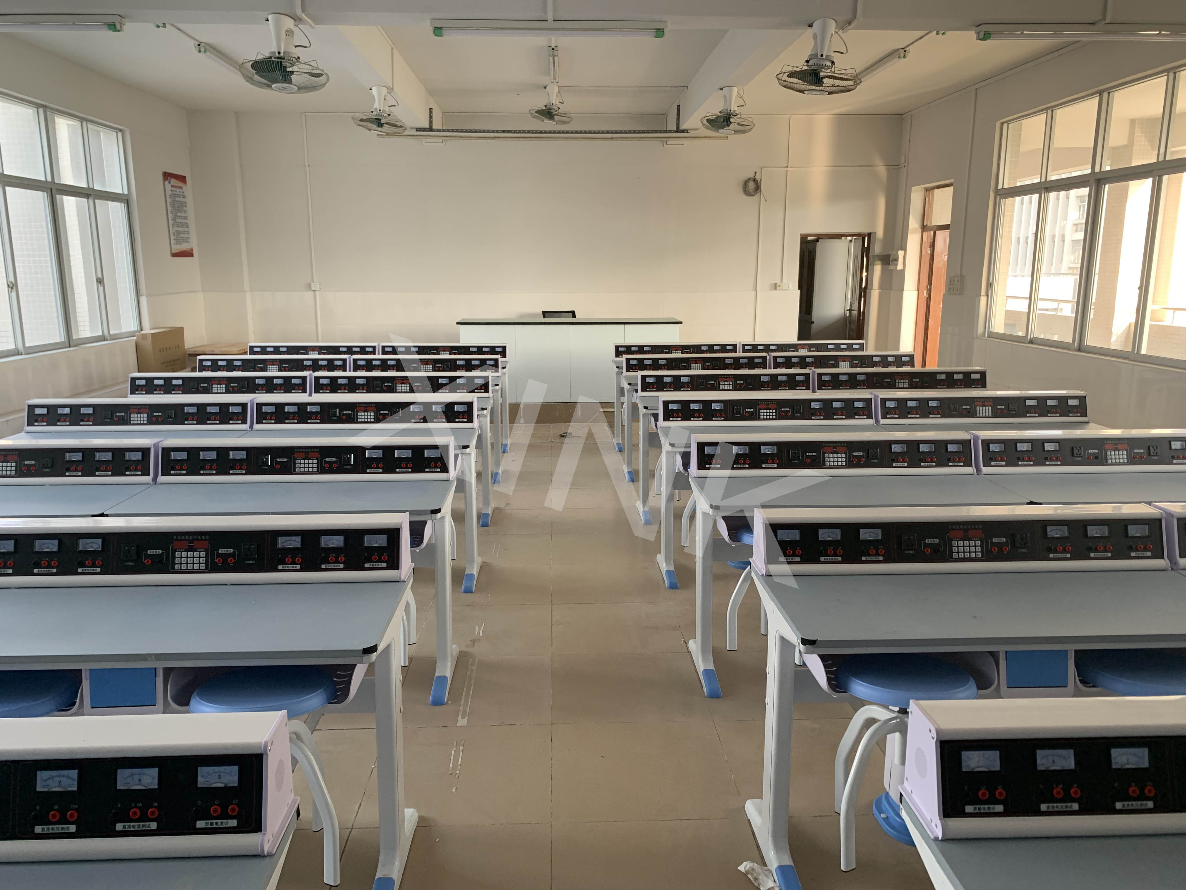 <a href='http://www.bcmwl.com/' target='1' style='font-size:14px; font-weight:bold; color:#0080ff;'>物理實驗室</a>