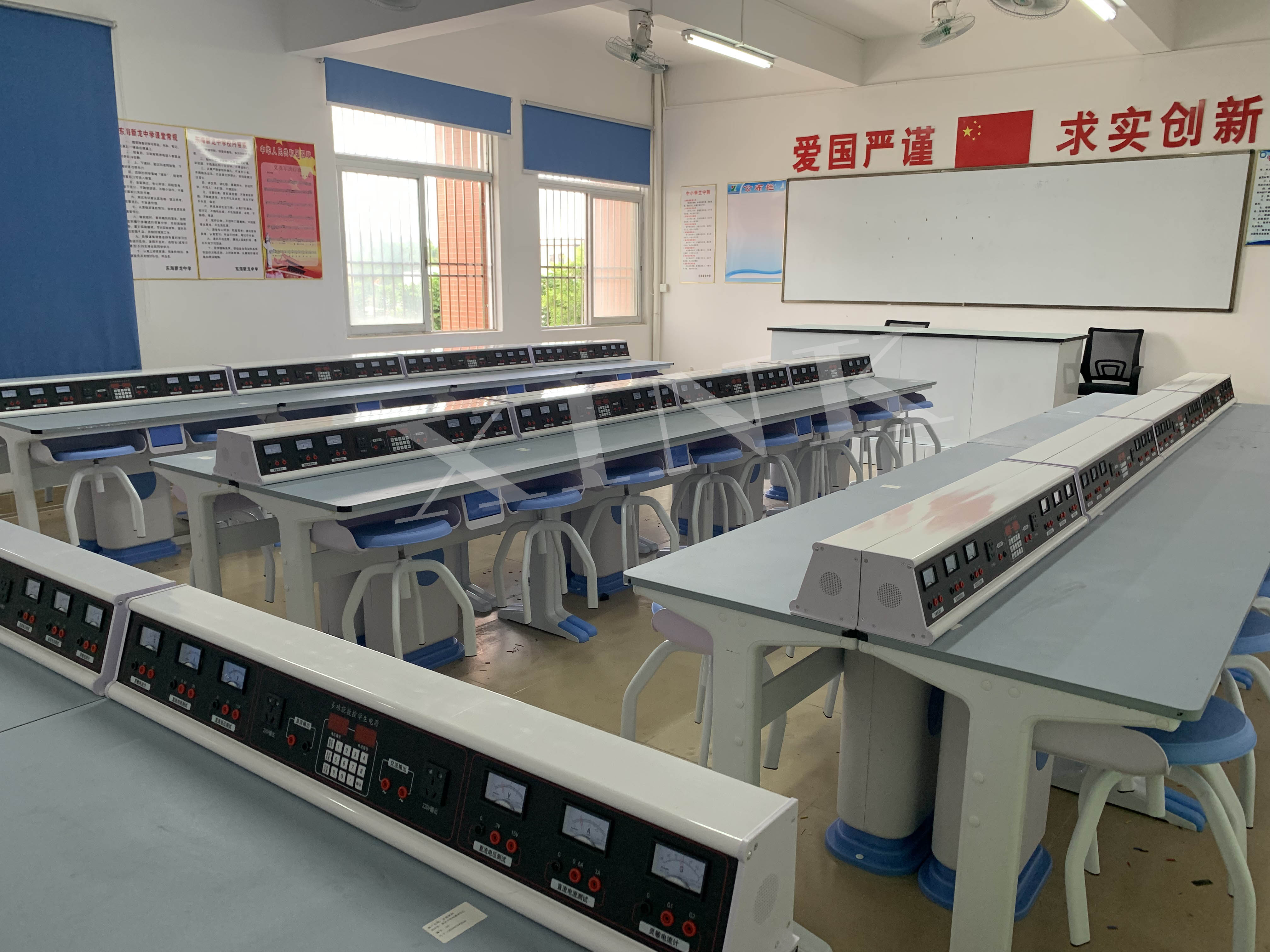 電學(xué)<a href='http://www.bcmwl.com/' target='1' style='font-size:14px; font-weight:bold; color:#0080ff;'>物理實(shí)驗(yàn)室</a>