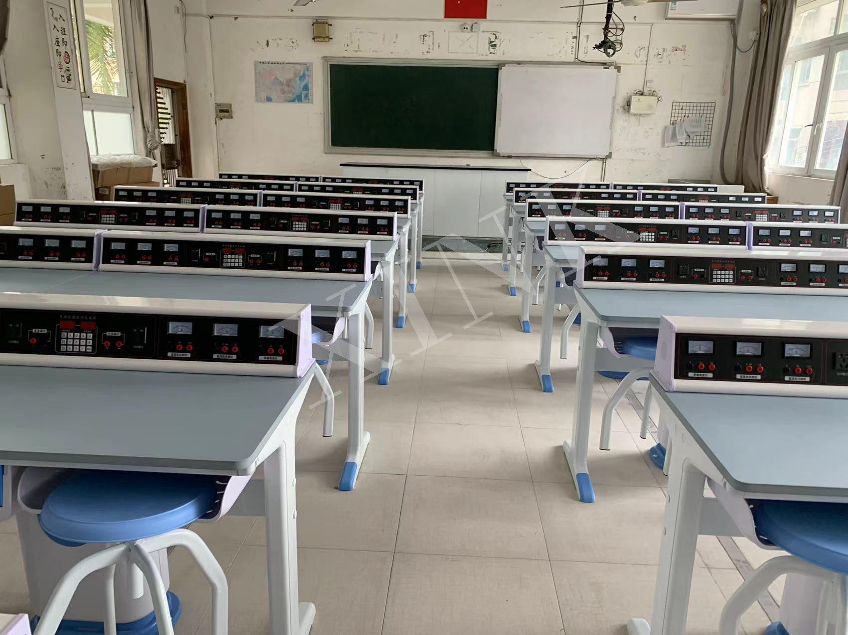 <a href='http://www.bcmwl.com/' target='1' style='font-size:14px; font-weight:bold; color:#0080ff;'>物理實驗室</a>