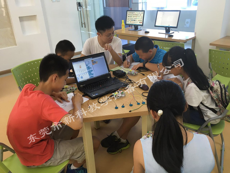 <a href='http://www.bcmwl.com' target='1' style='font-size:14px; font-weight:bold; color:#0080ff;'>創(chuàng)客實(shí)驗(yàn)室</a>