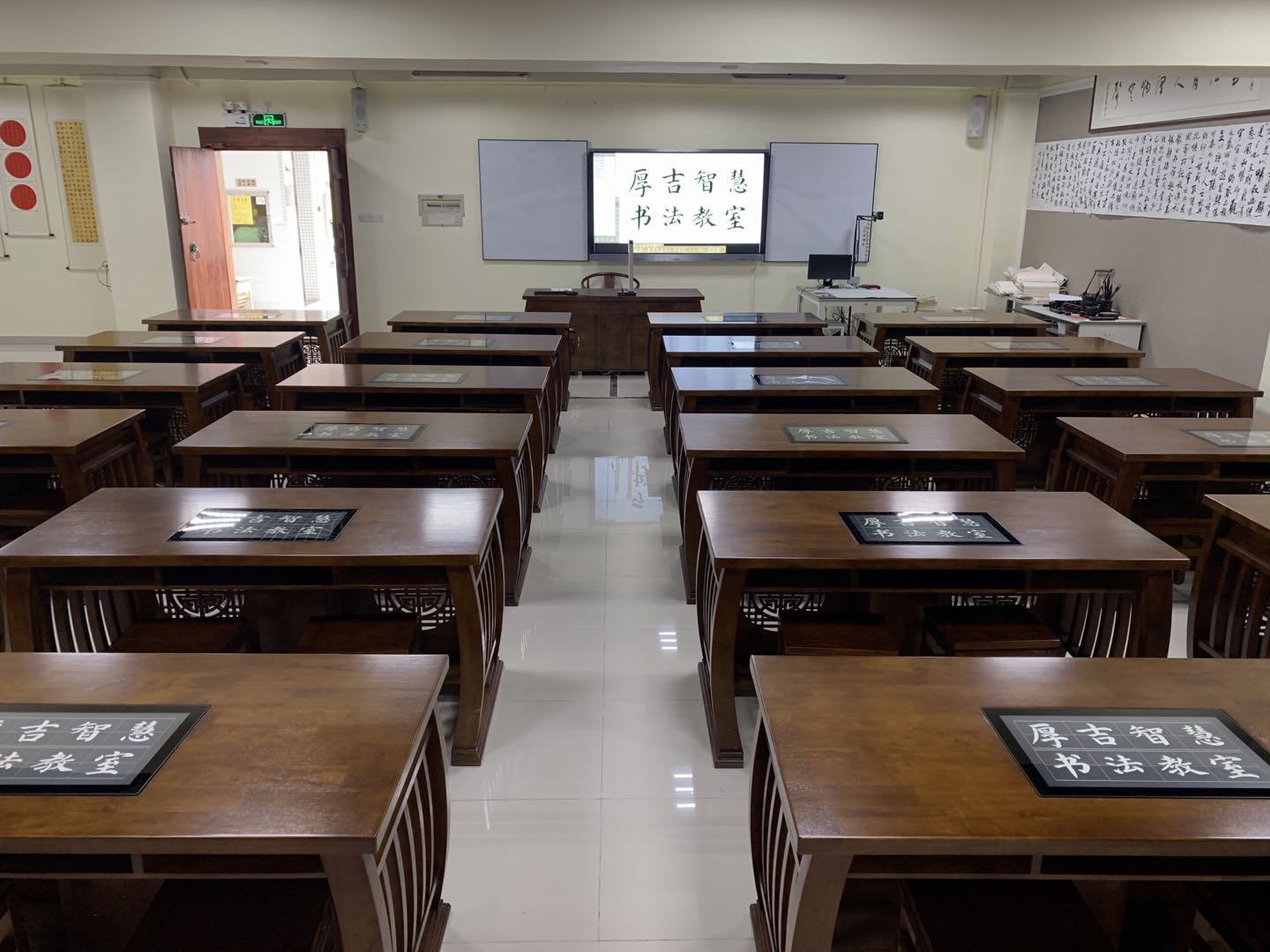 智慧<a href='http://www.bcmwl.com/chanpin/57-1.html' target='1' style='font-size:18px; font-weight:bold; color:#000000;'>書法室</a>