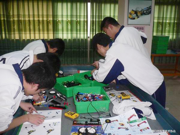 <a href='http://www.bcmwl.com/chanpin/60-1.html' target='1' style='font-size:18px; font-weight:bold; color:#000000;'>機器人功能室</a>2