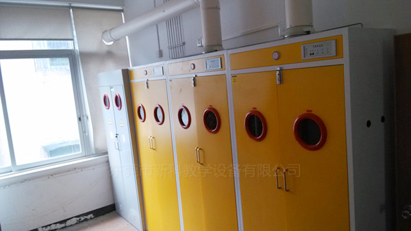 <a href='http://www.bcmwl.com/products/67-1.html' target='1' style='font-size:18px; font-weight:bold; color:#000000;'>氣瓶柜</a>案例